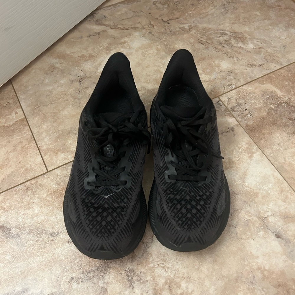 Hoka Cliftons